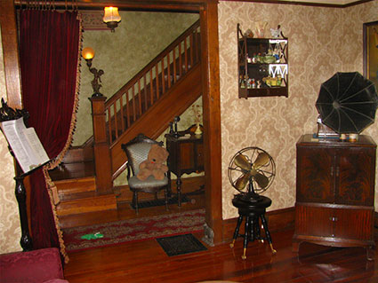 Restored parlour with 1910 Edison phonograph